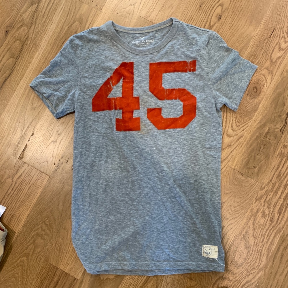 American Eagle tee